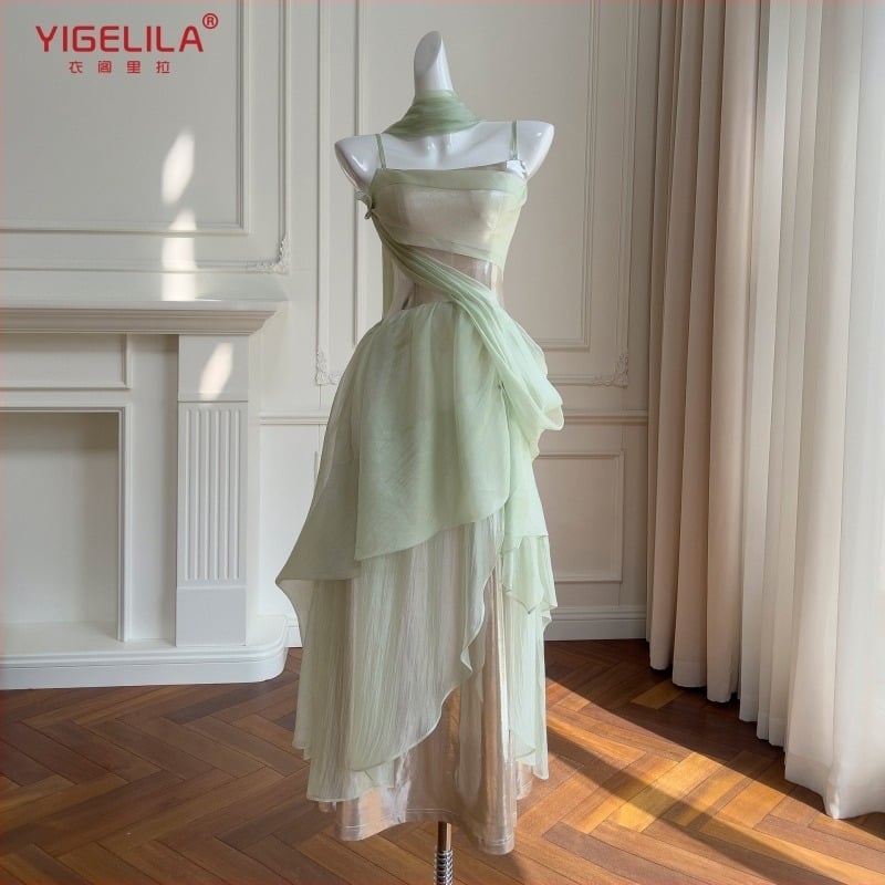 Rochie în stil franțuzesc, fără mâneci, talie înaltă, lungă, tiv asimetric, guler band, fermoar, din poliester cu nailon