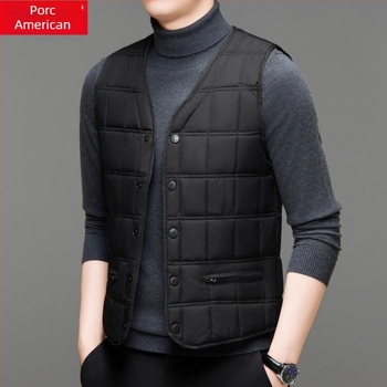 Vesta bărbați din poliester căptușită, cu buzunare, lungime 80–100 cm, fără glugă, fără guler, Iarna 2025