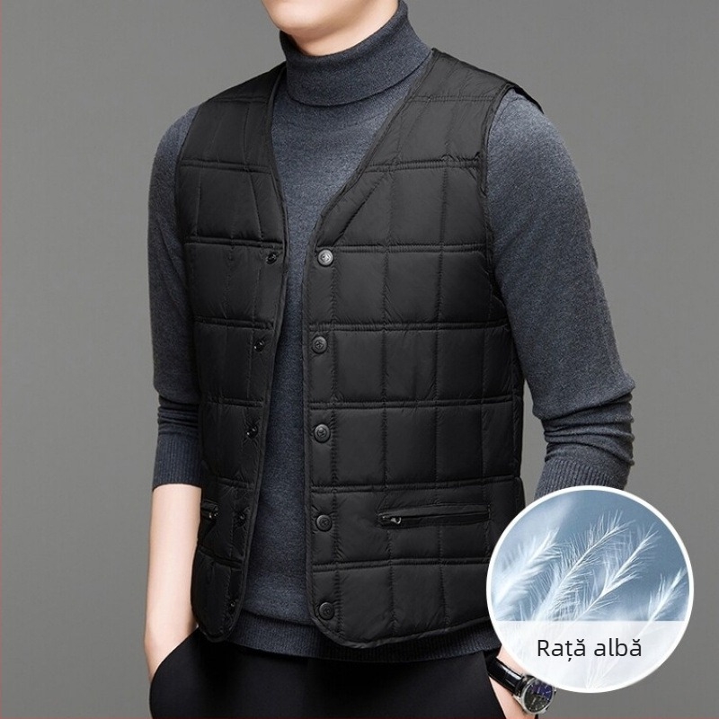 Vesta bărbați din poliester căptușită, cu buzunare, lungime 80–100 cm, fără glugă, fără guler, Iarna 2025