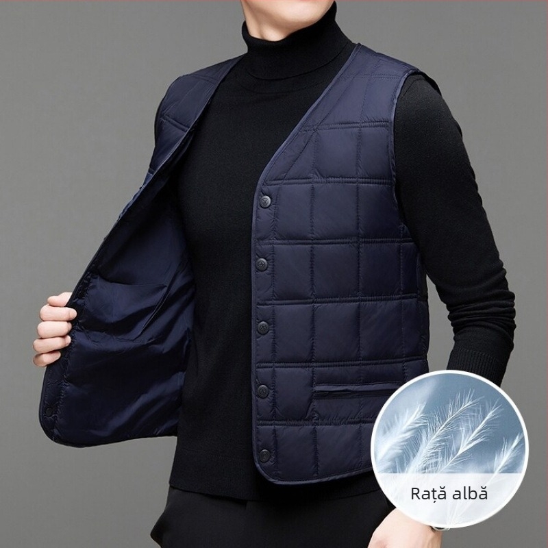 Vesta bărbați din poliester căptușită, cu buzunare, lungime 80–100 cm, fără glugă, fără guler, Iarna 2025