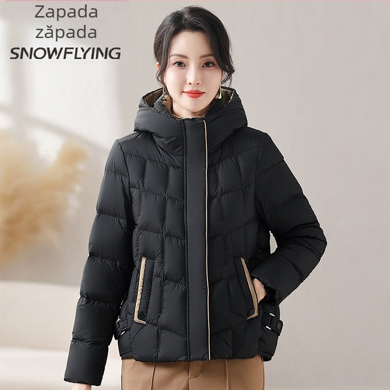 Geacă de damă cu glugă, croială lejeră, material nylon, umplutură cu puf de rață 86–90%