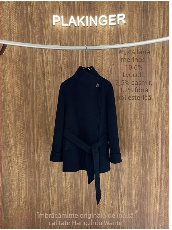Palton din lână de oaie cu guler înalt, amestec lână de oaie-Lyocell, lungime medie, croială lejeră, mâneci lungi, deschidere în față cu șnur
