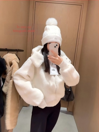 Geacă scurtă cu glugă și fermoar, din amestec de blană de iepure și cașmir, conținut cașmir 50-70%, Toamnă 2025