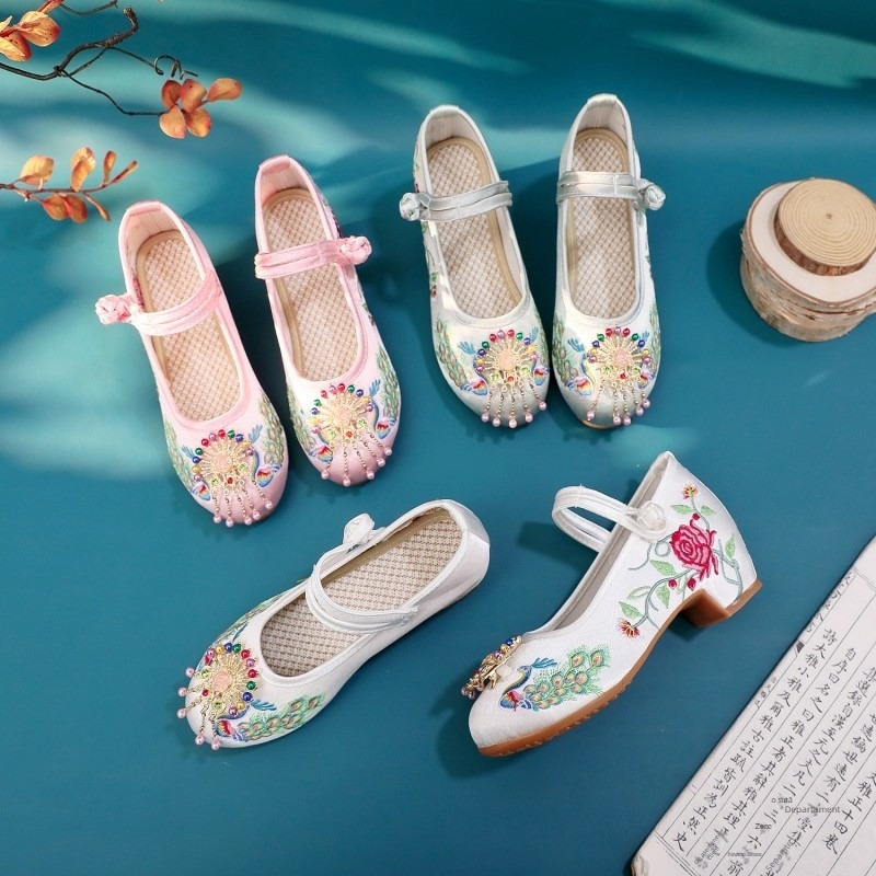 Pantofi brodați în stil Hanfu – partea superioară: bumbac, închidere: cataramă, vârf rotund, toc mic 1–3 cm, sezon: vară/primăvară/toamnă