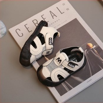 Pantofi de plajă pentru copii mici: partea superioară din piele artificială, talpă PVC antiderapantă, închidere Velcro, 1–3 ani, model cu litere