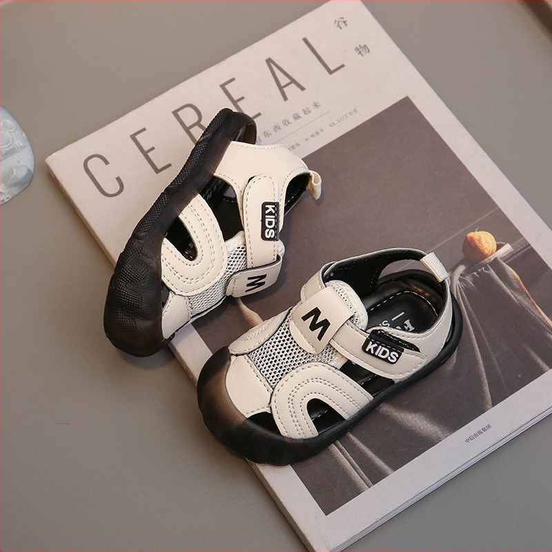 Pantofi de plajă pentru copii mici: partea superioară din piele artificială, talpă PVC antiderapantă, închidere Velcro, 1–3 ani, model cu litere