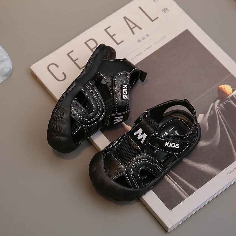 Pantofi de plajă pentru copii mici: partea superioară din piele artificială, talpă PVC antiderapantă, închidere Velcro, 1–3 ani, model cu litere