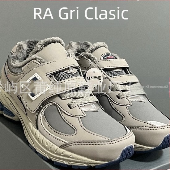 Pantofi de alergare pentru copii, cu fleece; Velcro închidere; partea superioară: velur + piele sintetică + țesătură; talpă: cauciuc EVA PU; ușori, anti-derapare, durabili și amortizanți.