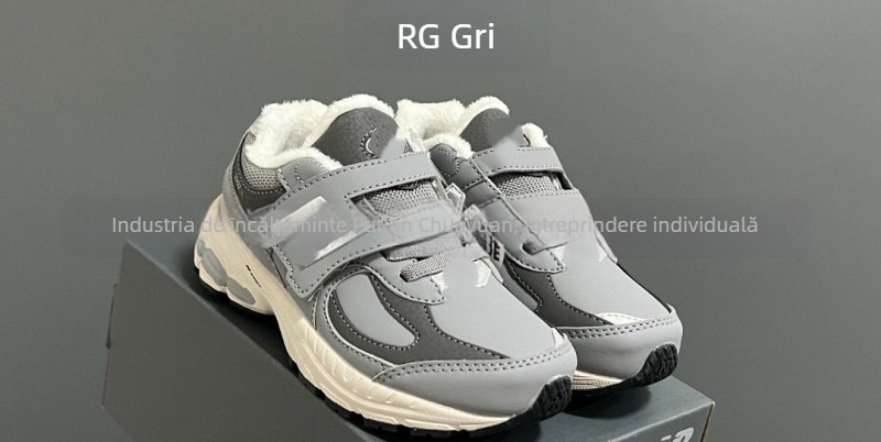 Pantofi de alergare pentru copii, cu fleece; Velcro închidere; partea superioară: velur + piele sintetică + țesătură; talpă: cauciuc EVA PU; ușori, anti-derapare, durabili și amortizanți.