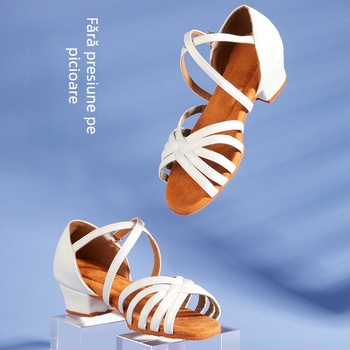 Pantofi de dans latino pentru copii, cu talpă moale pentru spectacole pe scenă; talpă din piele de cerb; partea superioară din piele sintetică și mătase; respirabili, ușori, flexibili, rezistenți; potriviți pentru balet, dans modern și latino.