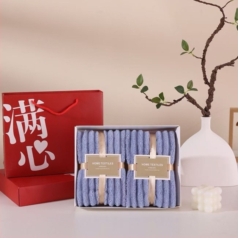 Set de două prosoape din velur coral într-o cutie cadou, imprimare logo disponibilă, 260 g, țesătură Jacquard.