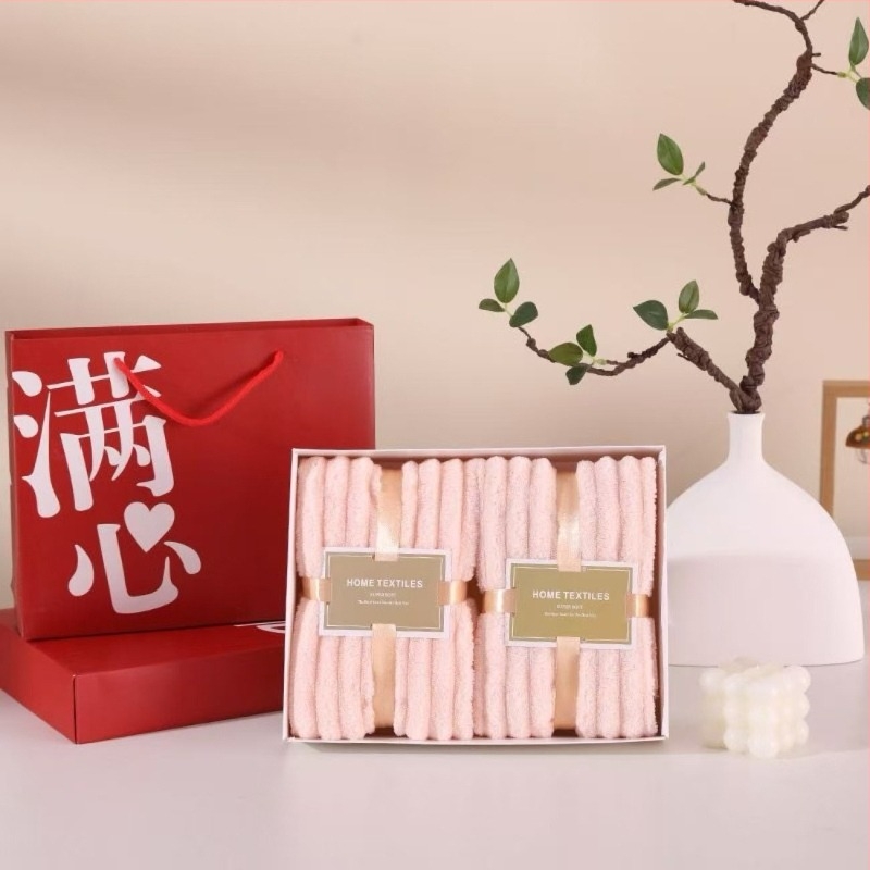 Set de două prosoape din velur coral într-o cutie cadou, imprimare logo disponibilă, 260 g, țesătură Jacquard.