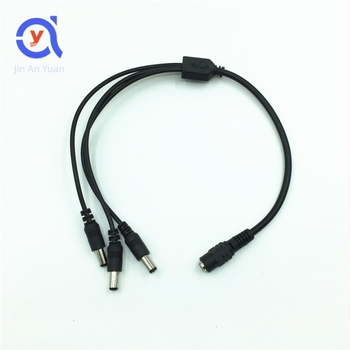 Cablu DC 1 intrare / 3 ieșiri pentru alimentare centralizată CCTV, izolație PVC, conectori 5,5×2,1 mm, 12V