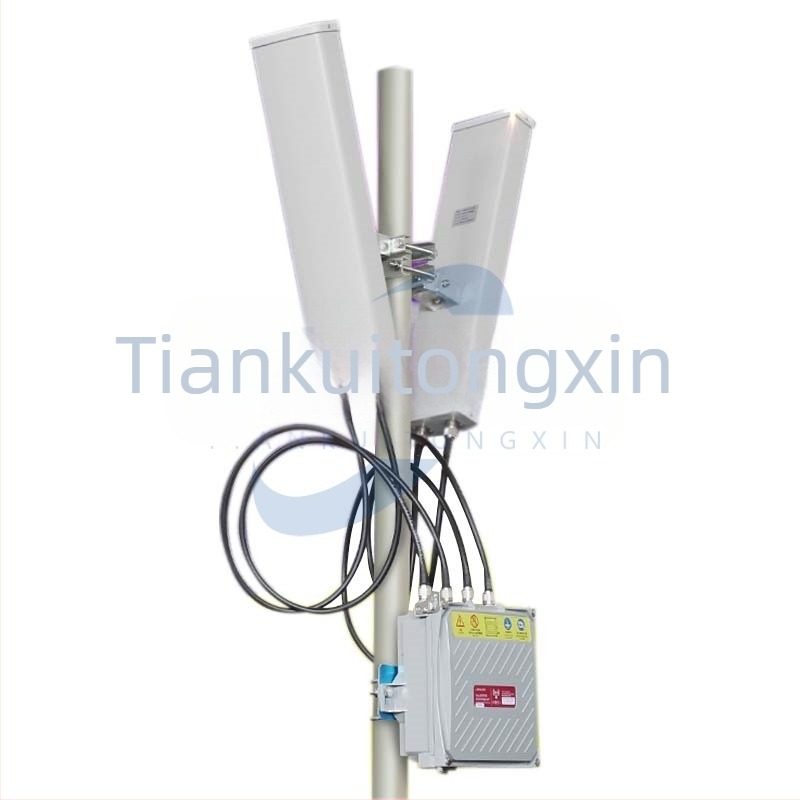 Antena panou direcțională 2.4 GHz, polarizare duală, 15 dBi