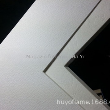 Accesoriu din carton cu perforare în formă de bujor — Material: carton; Producție: mașină; Brand: MD; Stil: modern minimalist; Spațiu: living