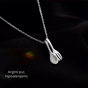 Colier cu pandantiv lingură-furculiță, argint 925, realizare manuală, lanț încrucișat, stil proaspăt și dulce