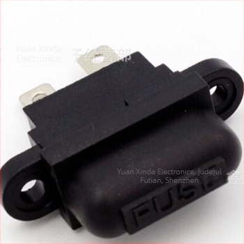 Suport pentru siguranțe auto cu capac și panou de montaj, interval curent 1–50 A, tensiune 32 V, curent maxim 50 A, temperatură de funcționare 90°C