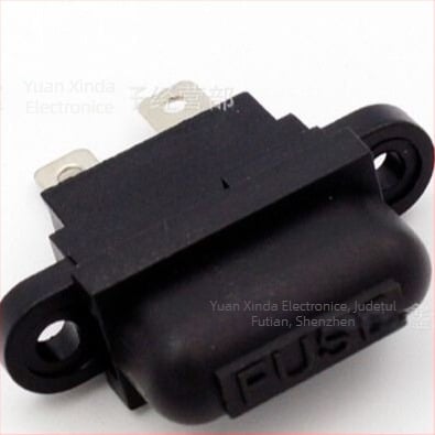 Suport pentru siguranțe auto cu capac și panou de montaj, interval curent 1–50 A, tensiune 32 V, curent maxim 50 A, temperatură de funcționare 90°C