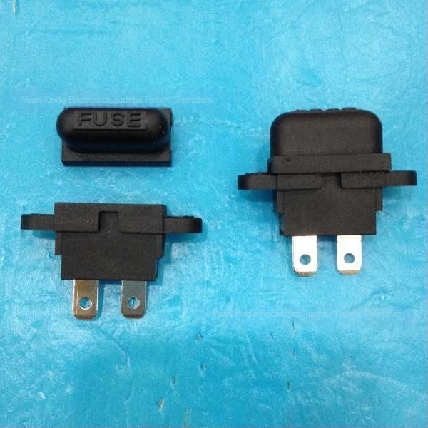 Suport pentru siguranțe auto cu capac și panou de montaj, interval curent 1–50 A, tensiune 32 V, curent maxim 50 A, temperatură de funcționare 90°C