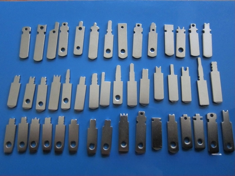 Pin pentru priză de alimentare electrică - fier nichelat; strat de cupru după nichel pentru conductivitate îmbunătățită; Model: reglementări chineze/americane