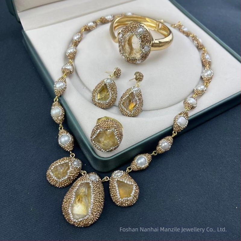 Set de bijuterii din patru piese cu cristal natural de citrin și perle Baroque, lanț cu perle, model stele și lună, design original îndrăzneț
