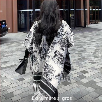 Șal pentru femei — mătase cu imprimeu floral, stoc disponibil, lansare iarnă 2025, fără prelucrare, potrivit pentru primăvară