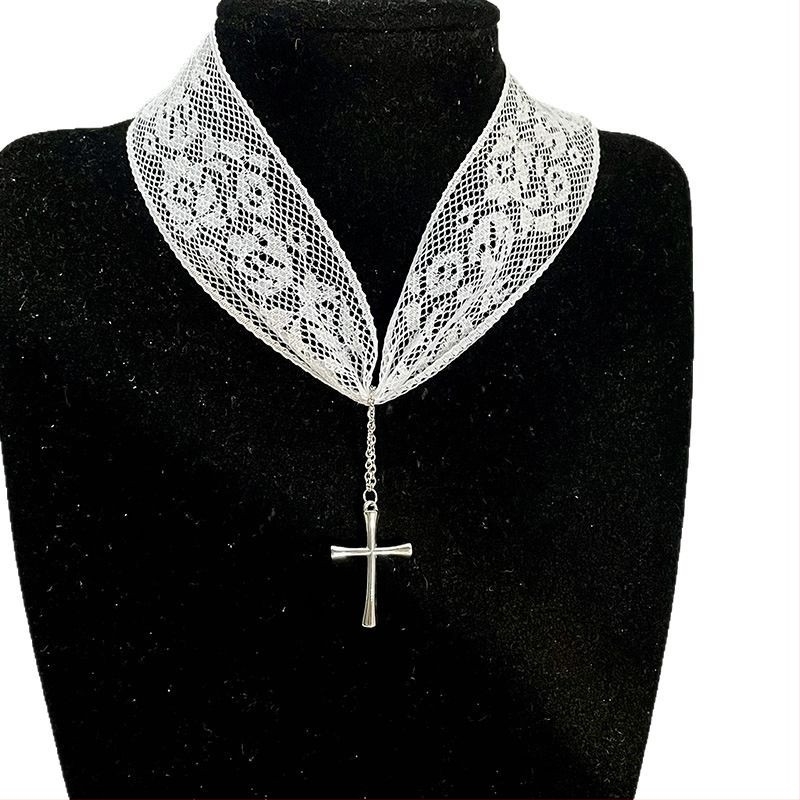 Colier choker cu pandantiv cruce, lanț clavicular cu dantelă, materiale mixte, pandantiv din aliaj, stil dulce‑cool
