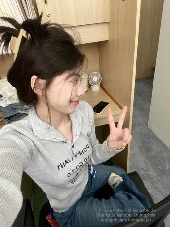 Pulover tricotat cu glugă pentru femei - stil coreean, model cu litere, guler înălțat, mâneci lungi, croială slim