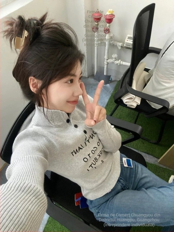 Pulover tricotat cu glugă pentru femei - stil coreean, model cu litere, guler înălțat, mâneci lungi, croială slim