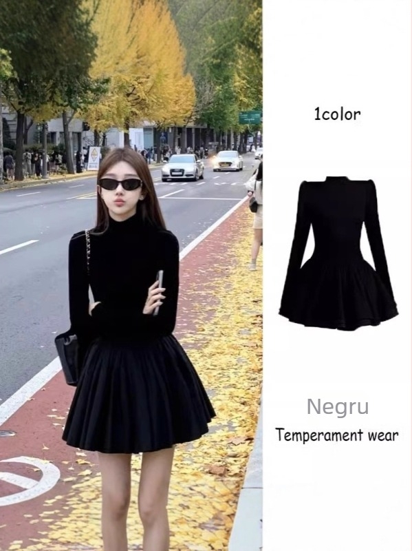 Rochie cu mâneci lungi, guler semiînalt, fustă pufoasă, poliester uni, talie înaltă