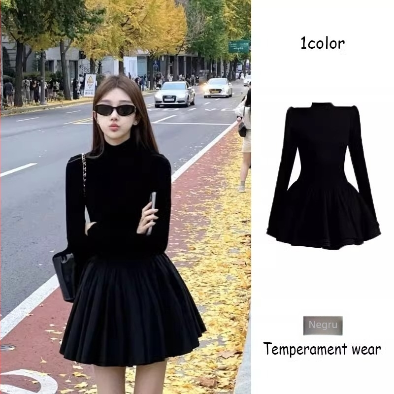 Rochie cu mâneci lungi, guler semiînalt, fustă pufoasă, poliester uni, talie înaltă