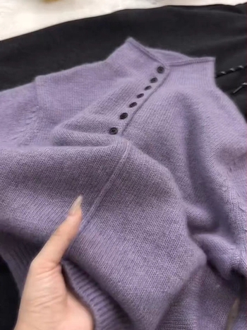 Pulover tricotat cu guler înalt, mâneci lungi, croială lejeră, cu glugă — stil casual japonez-coreean, iarna 2025