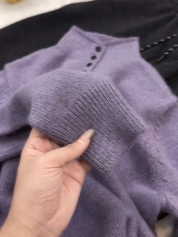 Pulover tricotat cu guler înalt, mâneci lungi, croială lejeră, cu glugă — stil casual japonez-coreean, iarna 2025