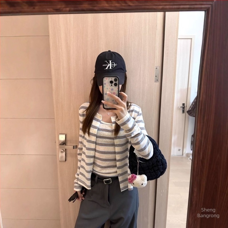 Set din două piese: cardigan tricotat în dungi cu top cu bretele, croială Slim, mâneci lungi, guler rotund