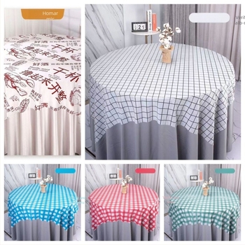 Față de masă de unică folosință, din plastic (PE/polyethylene), model carouri (plaid), formă dreptunghiulară, stil INS, marca Qi lu