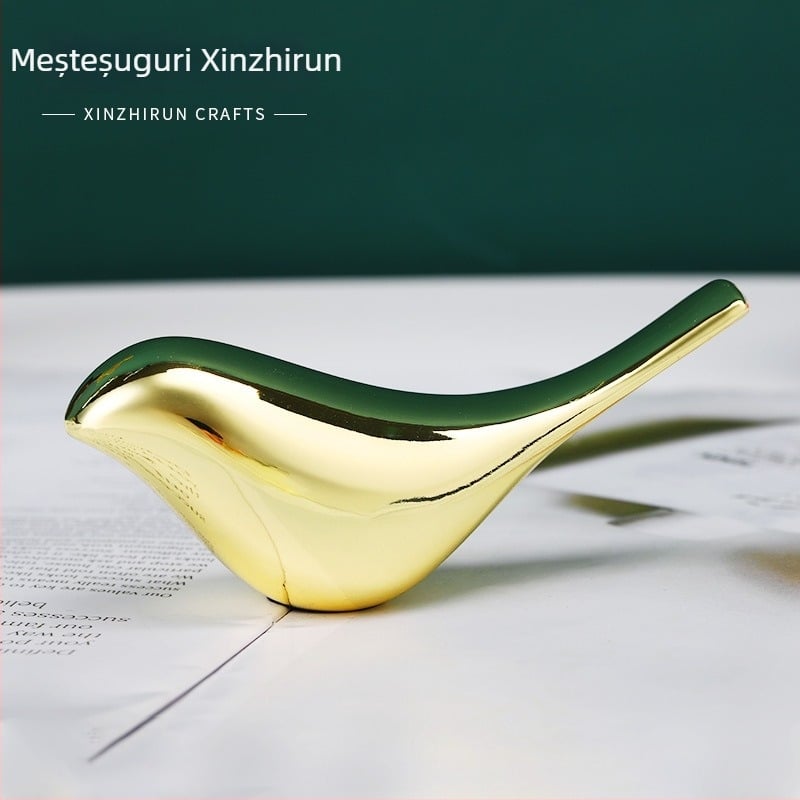 Ornament pasăre metalic în design Nordic, stil modern minimalist; Material: metal; Proces: electroplating, turnare; Potrivit ca decor pentru living sau birou.