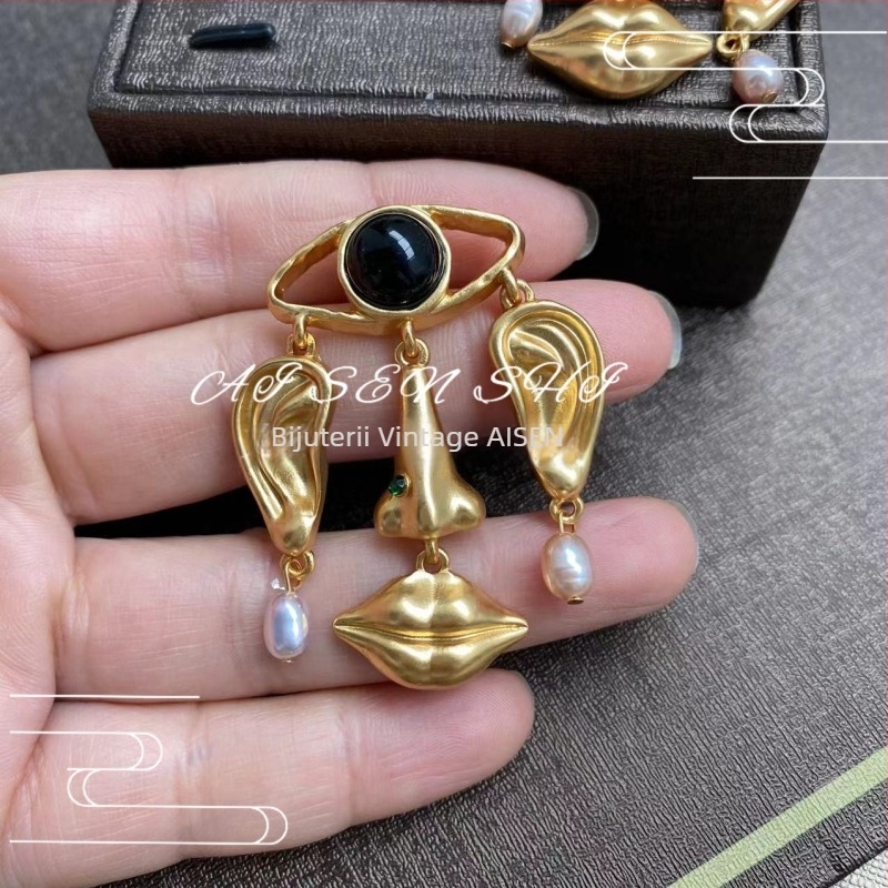 Cercei geometrici din metal, motif facial (ochi, nas, gură); placare electroplată; Eisen decoration marcă; stil personal, inspirație vintage