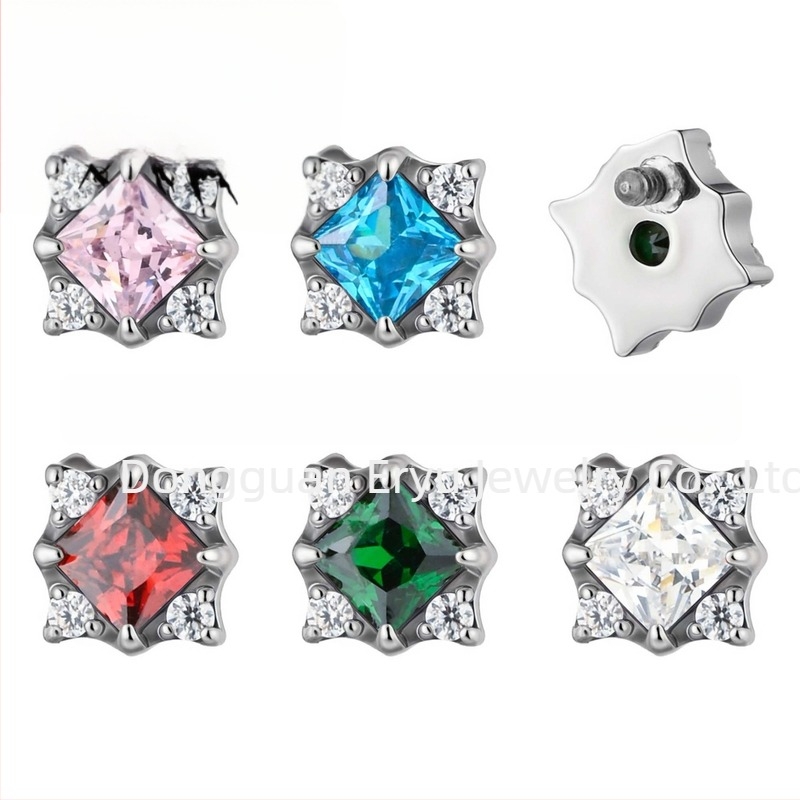 Cercei din aliaj de titan, formă de stea, cu cristale de zircon, finisaj lustruit, puritate F136