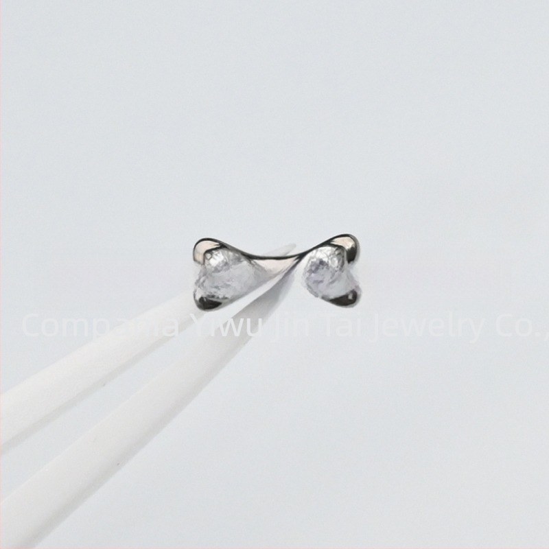 Cercei de buze cu formă de os de câine și zirconiu, aliaj de titan ASTM F-136, finisaj micropave, seria Zootopia