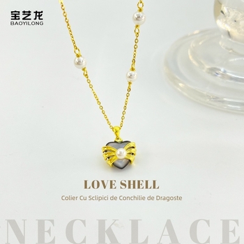 Colier cu pandantiv inimă din scoică cu perlă, argint 925, placare electro, lanț încrucișat, greutate 3 g