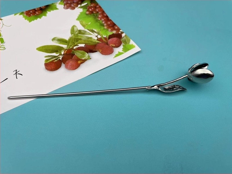 Agrafă de păr cu design de lalea — lucrată manual, din metal, placare electroplatină