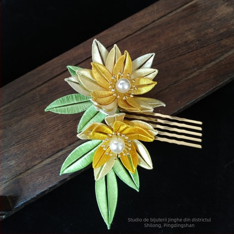 Accesoriu pentru păr: agrafă cu flori croșetate din fir de lână, floare dublă finisată, lucrată manual, cristale albe, unisex, personalizare disponibilă