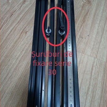 Set din fier cu șuruburi de blocare și piulițe pentru mașină de tăiat cu disc; include două șuruburi de blocare în formă de șapte, patru piulițe rotunde din fier și două șuruburi de blocare cu piulițe pătrate; potrivit pentru uz casnic