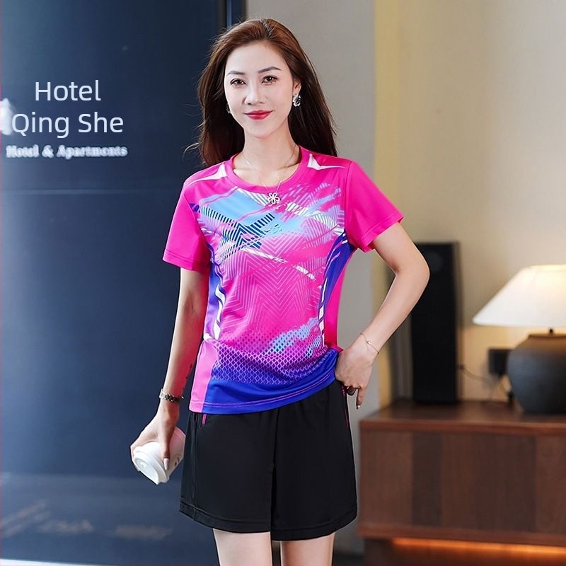 Tricou damă din poliester, mâneci scurte, croială lejeră, decolteu în V mic, țesătură vopsită, vară 2025