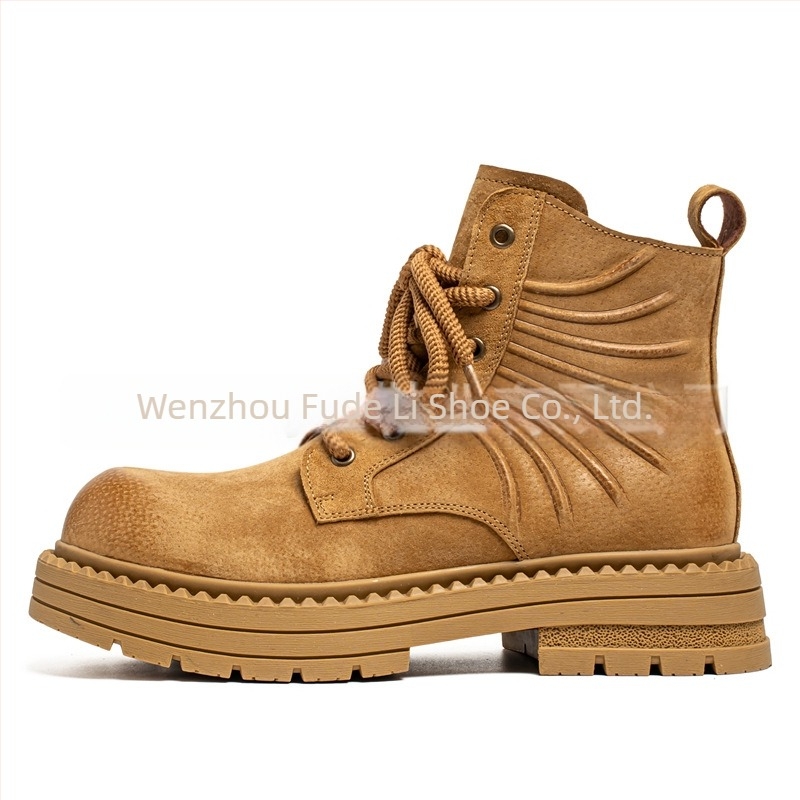 Ghete Martin, din piele de porc, talpă din cauciuc, toc mediu 3–5 cm, înălțime medie a gâtului bocancului