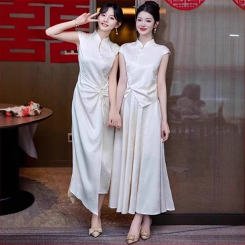 Rochie de domnișoară în stil chinezesc, set din două piese, vara 2025, țesătură poliester embossată, conținut poliester 70–80%, croială de tip A-line