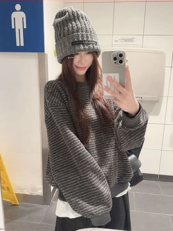 Pulover cu guler rotund, mâneci lungi, croială lejeră, model în dungi, amestec bumbac-poliester