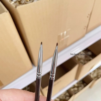 Pensulă pentru fard de ochi cu păr de cal, mâner din abanos, lung, ambalaj într-o geantă