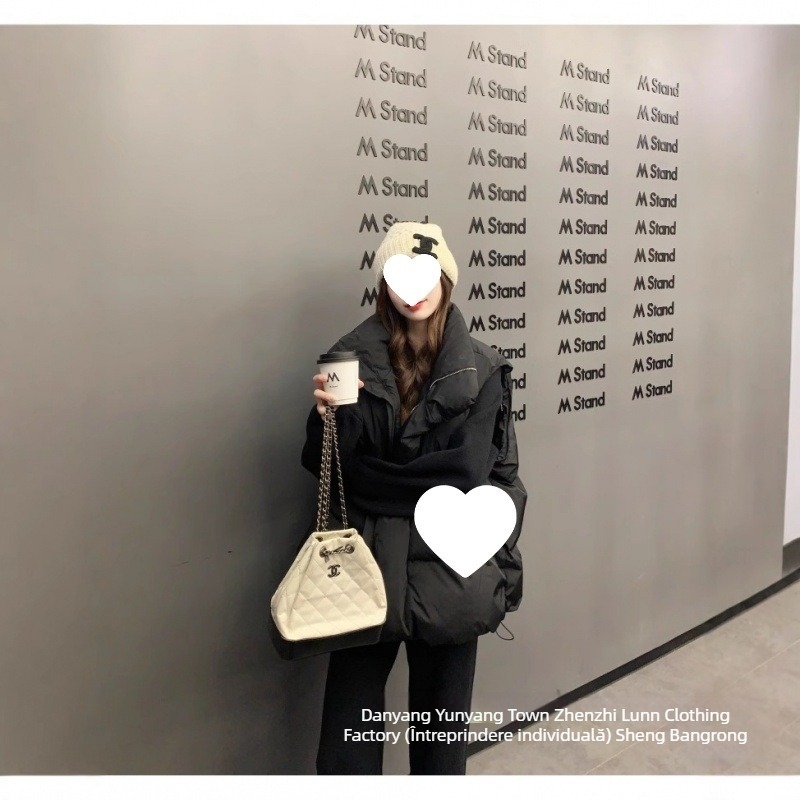 Vesta damă cu guler înalt și fermoar, croială lejeră, umplutură din puf-pamuk, țesătură poliester