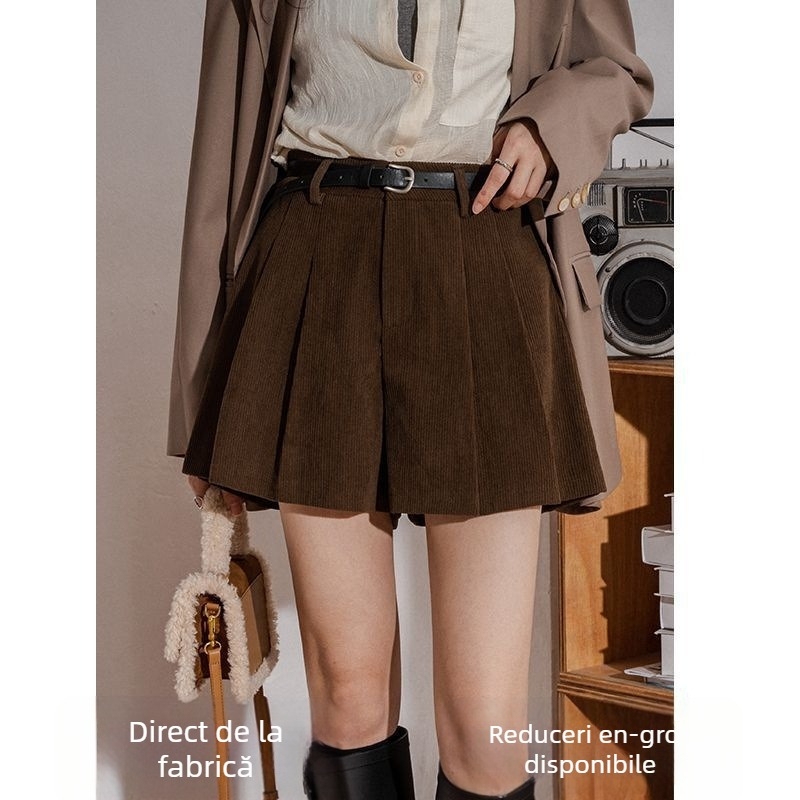 Șorturi din corduroy plisate, largi, lungime trei sferturi, talie medie, stil casual